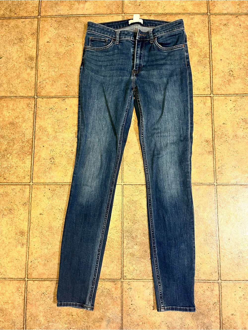 H&M Woman’s Dark Wash Skinny Jeans - Blue Size 4